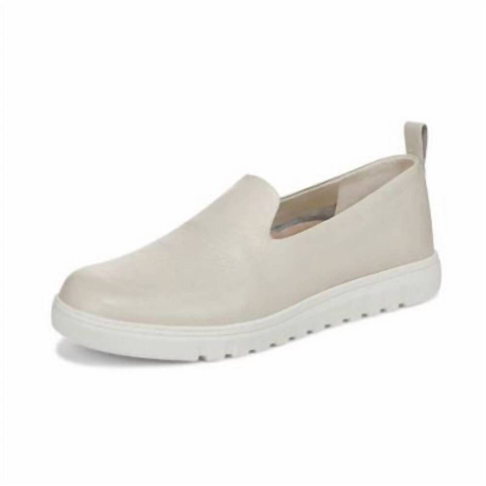 NEW VIONIC women's uptown willa slip on sneakers in cream tumbled leather